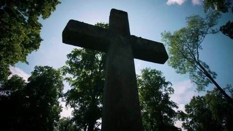 Time lapse of an old stone cross at the XIX century cemetery 스톡 동영상 251318344