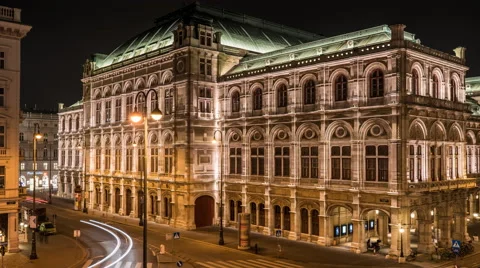 Time Lapse of the Opera House in Vienna / Austria by Night Stockbeeldmateriaal 56966647