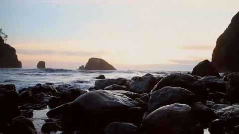 Time Lapse Oregon Coast Beach Rocks Waves Water Ocean Sunset Nature Landscape Vídeo Stock 128648349