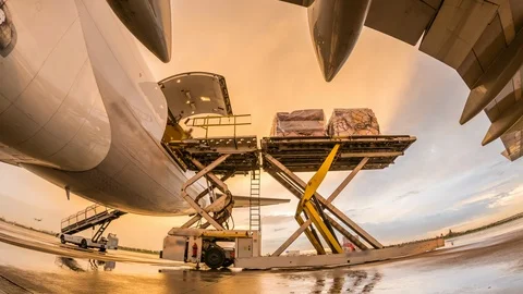 Time lapse outside cargo plane loading Видео 93318859