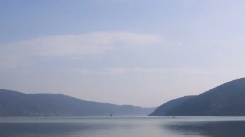 Time lapse over Danube river Stockbeeldmateriaal 103306044