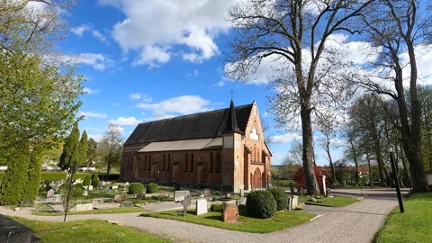 Time lapse over St. Mary's Church in Sigtuna in beautiful weather 스톡 동영상 309013090