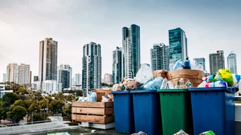 Time-lapse of overflowing garbage bins in a cityscape Video stock 315157421