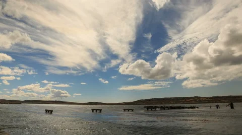 A time-lapse overlooking a bay in Stanley, Falkland Islands 動画素材 58492144