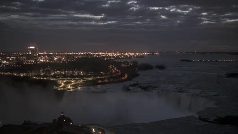 Time Lapse Overlooking Niagara Falls at Sunrise with Rolling Clouds in 4K Vidéo 71185754