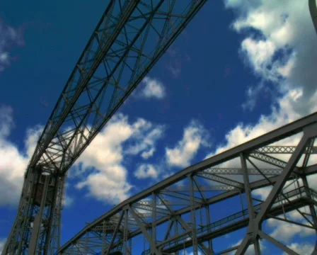 Time Lapse PAL Clouds Behind Aerial Bridge Duluth 動画素材 525572