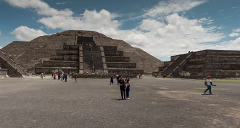 Time Lapse Pan around the Moon Pyramid Video stock 211517982