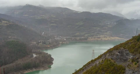 Time lapse of a panoramic view of the Bubal reservoir in the Valle de Tena Stock Footage 190068337