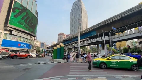 Time lapse panoramic wide shot of Asok intersection in Bangkok, Thailand Stock Footage 235926678