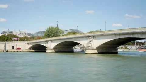 Time lapse in Paris, the Seine river. Parisian bridge. Video stock 94357654