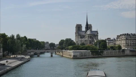 Time lapse in Paris. View of Notre-Dame's cathedral. Stock Footage 93295480