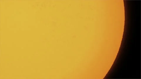 Time lapse of partial solar eclipse close up. The moon mostly covers sun Vídeo Stock 155685759