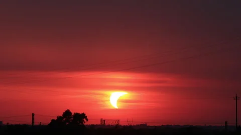 Time-lapse of partial solar eclipse setting over Rome skyline with Gasomete.. Stock Footage 342286366