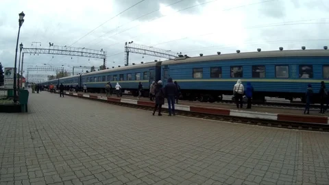 Time Lapse of passengers disembarking and getting on trains at railway stantion Stock Footage 70070589