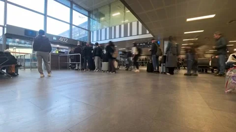 Time lapse of passengers waiting in line at a departure gate in Sabiha Gokcen Stockbeeldmateriaal 336488958