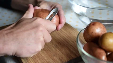 Time lapse of pealing potatoes Stock Footage 67881749