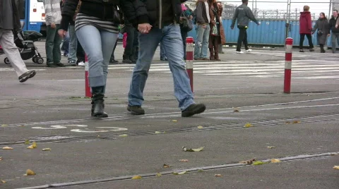 Time-lapse: Pedestrians crossing Stock Footage 108313