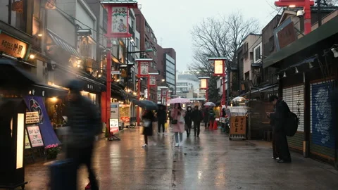 Time-lapse: Pedestrians walking and shopping at Denbouin street Tokyo Japan Stockbeeldmateriaal 149582225