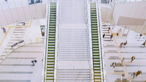 Time lapse of people moving in escalator Video stock 71926342