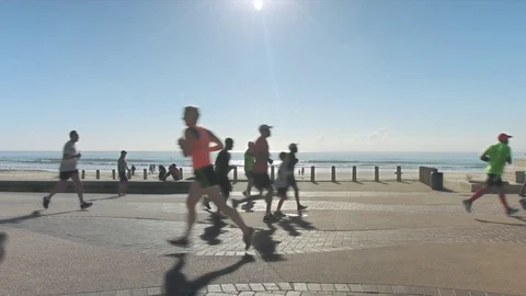 Time-lapse of people running in opposite directions. Stock Footage 71678161