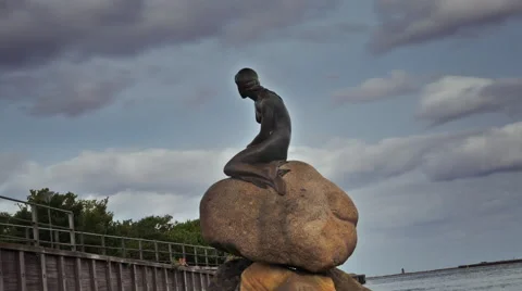 Time lapse of people strolling through a beautiful city park Stock Footage 52264247