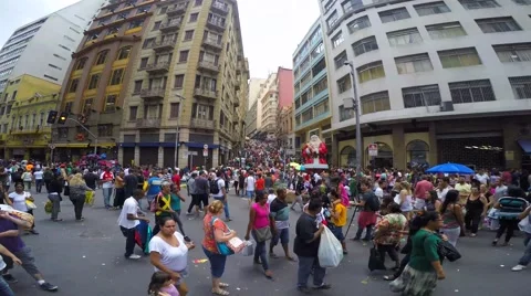 Time Lapse of people walk along the Ladeira Porto Geral in 25 March, Sao Paulo Video stock 44752072