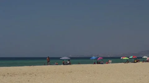 Time lapse of people walking about on the beach on a hot summers day in Turkey Video stock 65392148