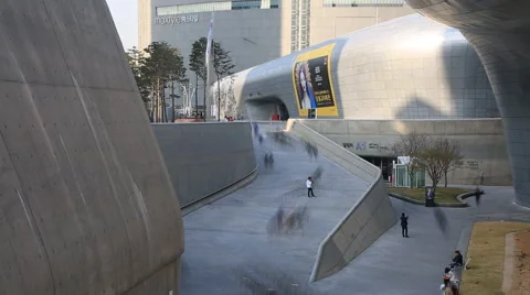 Time lapse of people walking around DDP, Dongdaemun Design Plaza in Seoul Stock Footage 62067784