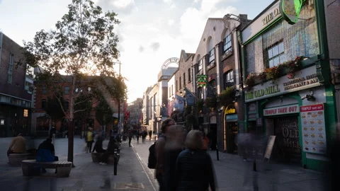 Time lapse of people walking around the temple bar quarter in downtown Dublin Stock Footage 320612762