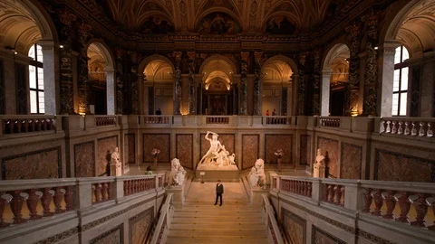 Time-lapse of people walking inside Kunsthistorisches Museum Wien Stock Footage 116601390