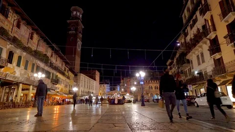 Time lapse of people walking in Piazza delle Erbe, famous city landmark, Verona. Stock Footage 123681712