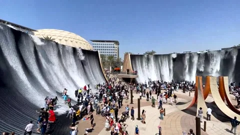 Time lapse of People at the Water Feature at the Expo Video stock 171761844