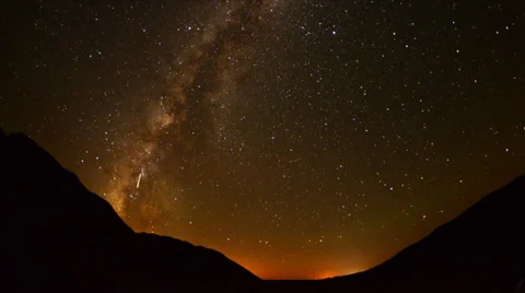 Time Lapse of Perseids Meteor Shower in Mojave National Park Vídeo Stock 28499402