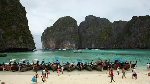Time Lapse of Phi Phi Island Tourists People Walk on Famous Maya Bay Beach Thai Video stock 106447161
