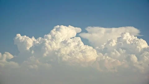 Time-lapse photography of clouds changing across the horizon Vídeo Stock 257906689