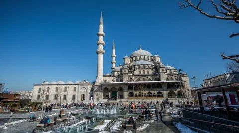 Time Lapse Photography, crowd visiting Yeni Cami Mosque Video stock 47452521