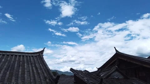 Time lapse Photography of Flowing Clouds in Blue Sky over Lijiang Ancient City 스톡 동영상 336883455