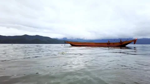 Time lapse Photography of Lake Surface Wooden Boat in Lugu Lake Yunnan China 스톡 동영상 336898031