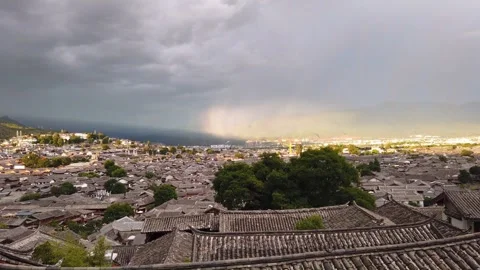 Time lapse Photography of Rainbow over Lijiang Ancient City After Rain in Yunnan 스톡 동영상 336883527