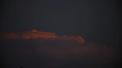 Time-lapse photography of the setting sun and the burning clouds at dusk. Video stock 295422012