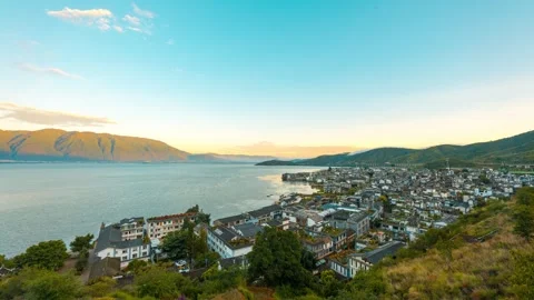 Time lapse photography of surrounding Bai ancient town dusk gradient flowing Video stock 337923907