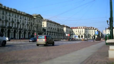 Time lapse of Piazza Vittorio Veneto the main city square of Turin in Italy. Stock-Footage 77138347
