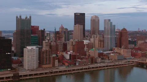 Time lapse of Pittsburgh Skyline at Sunset (24p) Vídeos de archivo 37780653