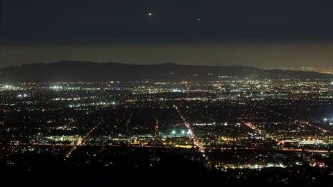 Time lapse of planes and traffic in the Los Angeles Basin at night 스톡 동영상 85081015