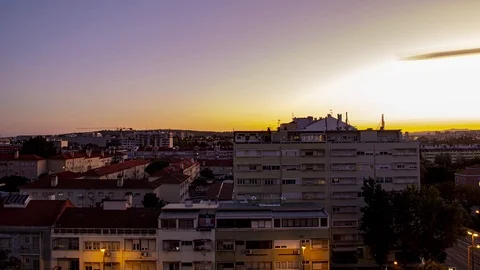 Time lapse of planes flying really close to city centre buildings at sunset Video stock 114887087