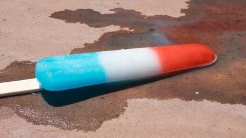 Time-lapse of a Popsicle Melting on a Hot Summer Sidewalk in 4k Vidéo 89224044