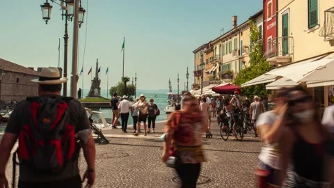 Time Lapse of Port with people and tourists walking in Lazise in Italy Video stock 139511853