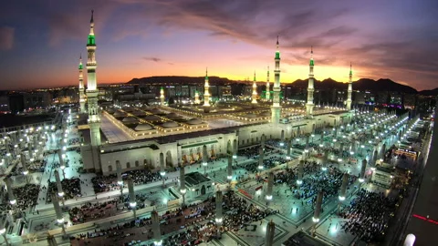 Time lapse prayer time Prophet's Mosque Medina at sunset, Saudi Arabia 動画素材 137809962