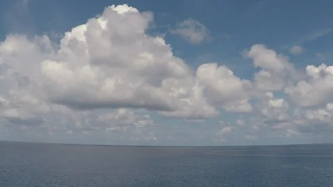 Time lapse puffy clouds Stock Footage 107638064