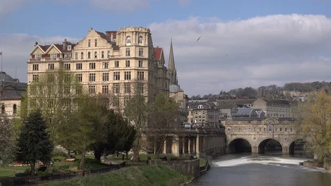 Time lapse Pulteney bridge Bath historic city in England classical UK 4K Stock Footage 106504672